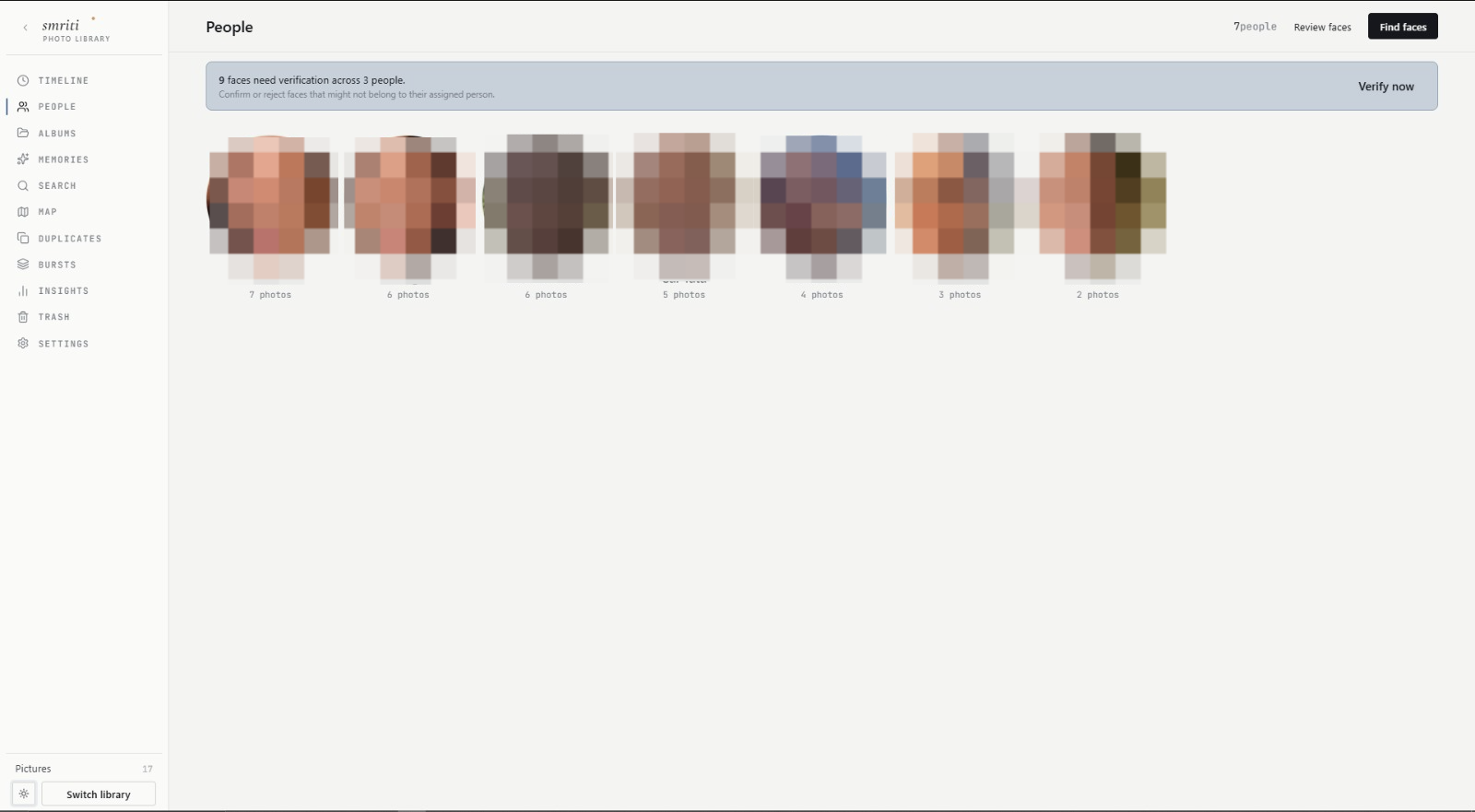 Smriti people view showing a grid of clustered face thumbnails grouped by person